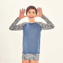 Cargar imagen en el visor de la galería, Rash Guard Kids Costela Aco Off White UPF50+
